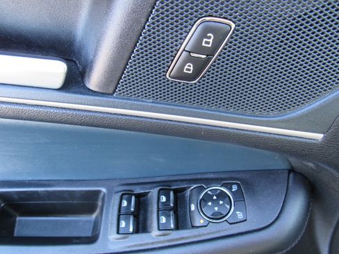 Used 2024 Ford Edge SEL w/ Sport Appearance Package image 9