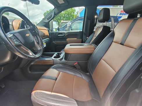 Used 2022 Chevrolet Silverado 3500 High Country AWD/4WD image 3