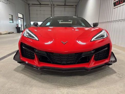 Used 2023 Chevrolet Corvette Z06 w/ Z07 Performance Package RWD image 9