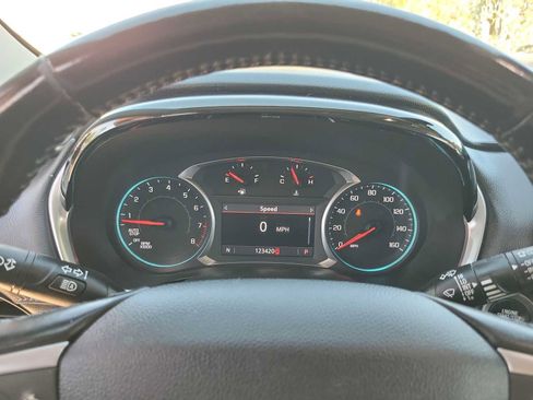 Used 2021 Chevrolet Traverse LT image 18