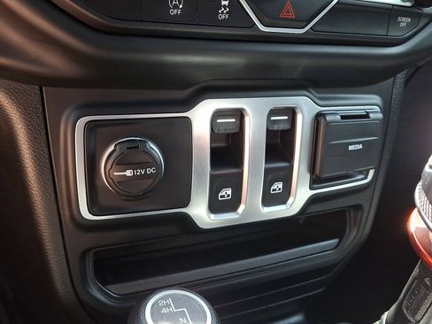 Used 2021 Jeep Wrangler Sport AWD/4WD image 23