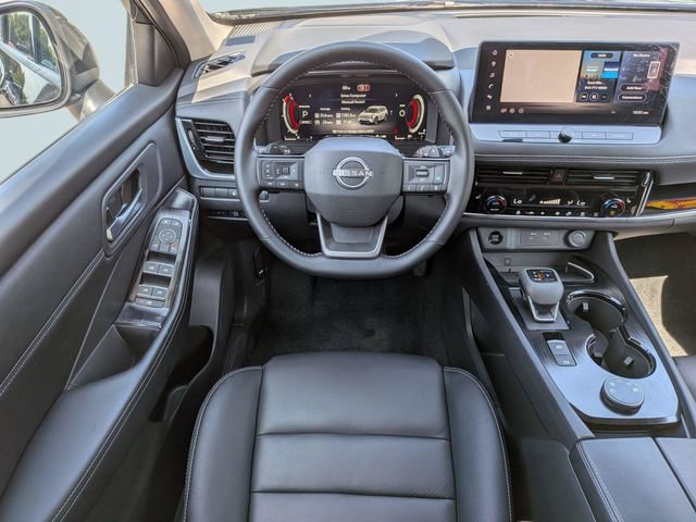 Used 2026 Nissan Rogue SL AWD/4WD image 14
