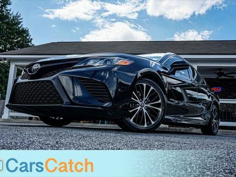 Used 2018 Toyota Camry SE w/ Moonroof Package FWD image 3