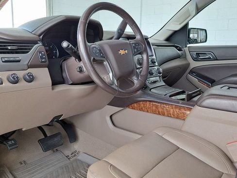 Used 2019 Chevrolet Suburban Premier AWD/4WD image 8