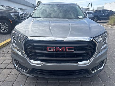 Used 2024 GMC Terrain SLE image 8