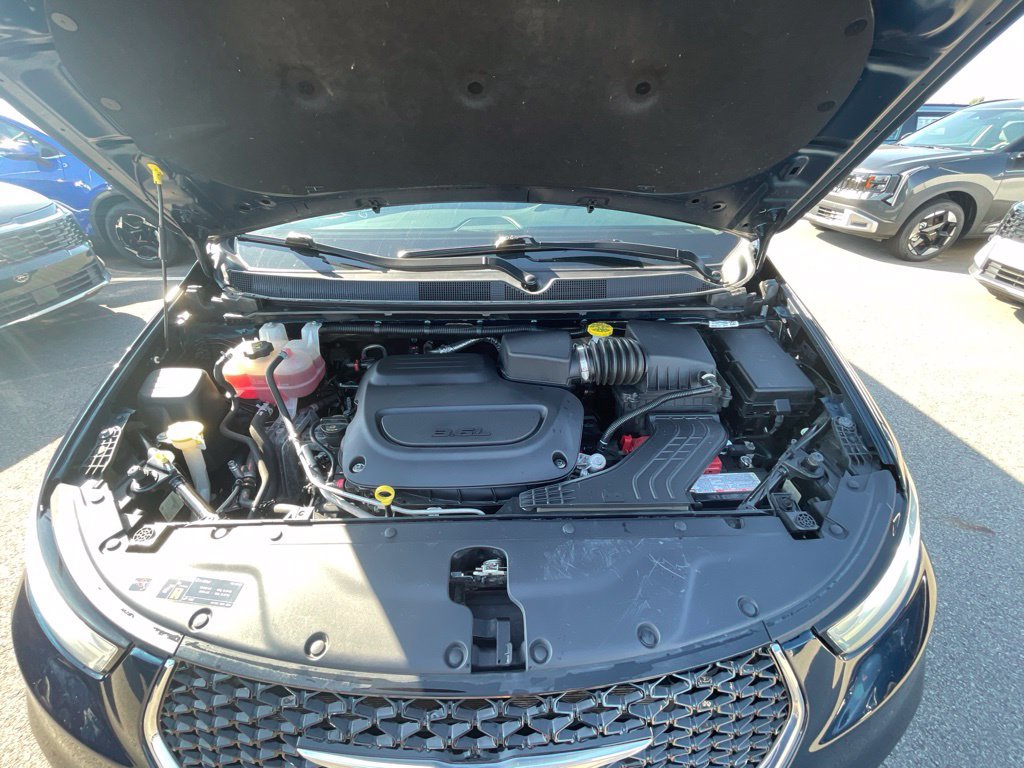 Used 2023 Chrysler Pacifica Touring-L FWD image 29