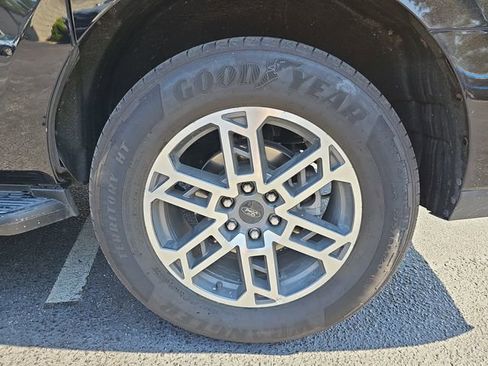 Used 2025 Ford Expedition Max Active RWD image 9