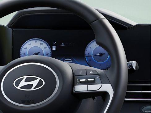 Certified 2025 Hyundai Elantra SEL FWD image 14