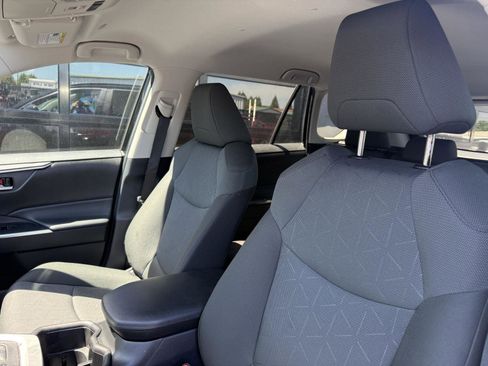 Used 2024 Toyota RAV4 XLE FWD image 9