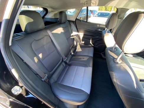 Used 2025 Chevrolet Trax LT image 39