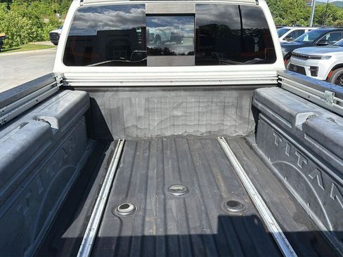 Used 2017 Nissan Titan PRO-4X AWD/4WD image 31