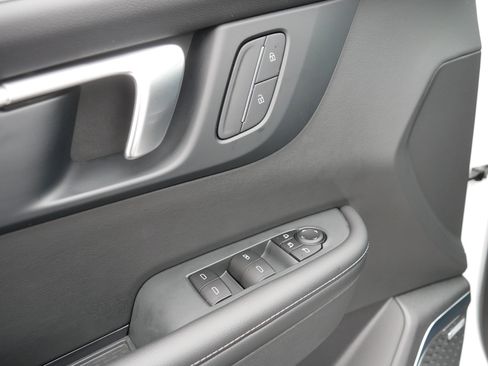 Used 2025 Buick Enclave Preferred image 19