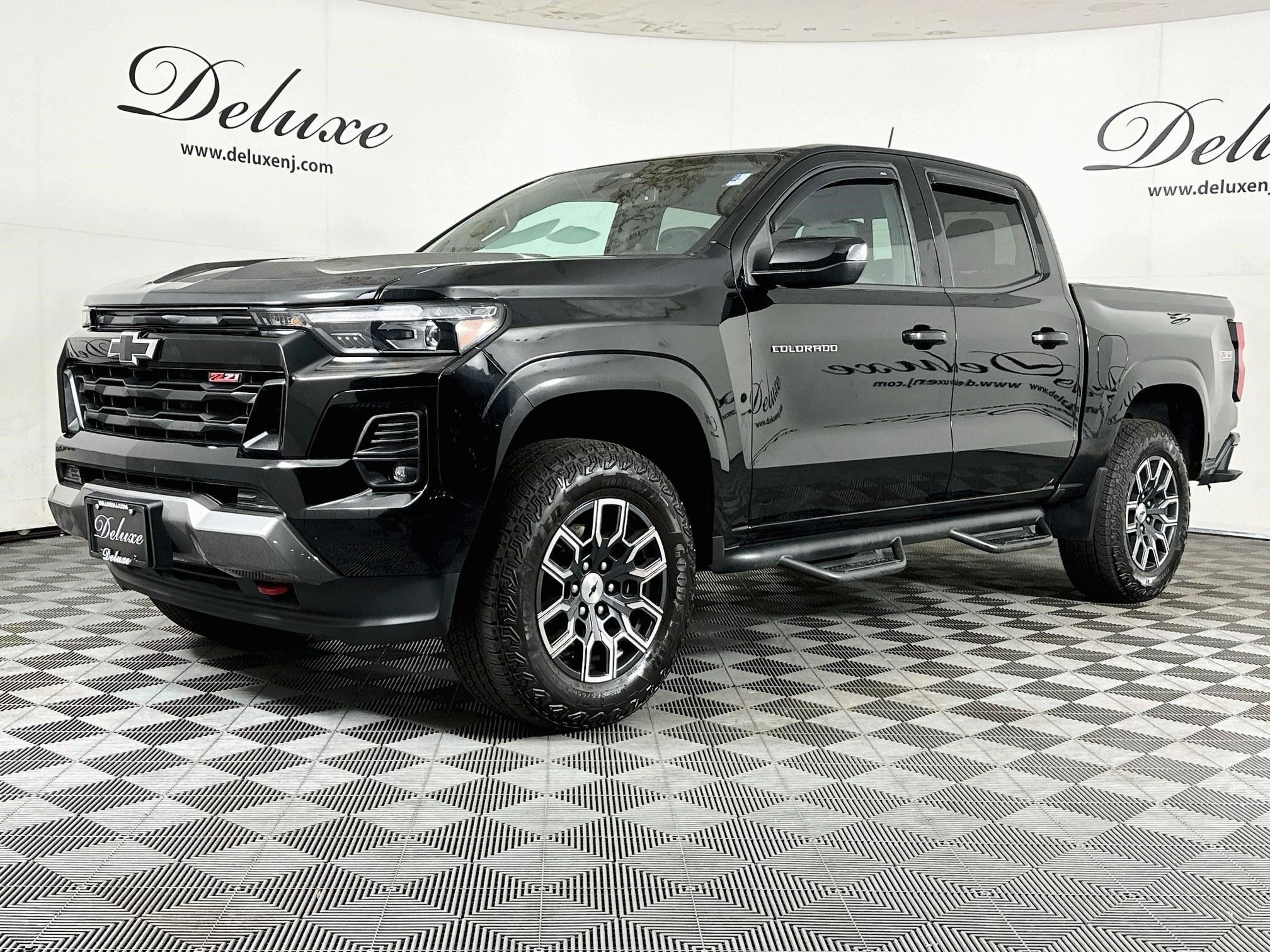 Used 2023 Chevrolet Colorado Z71 w/ Z71 Convenience Package 2 AWD/4WD image 3