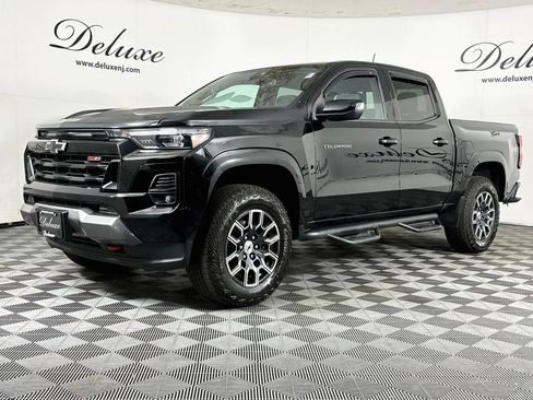 Used 2023 Chevrolet Colorado Z71 w/ Z71 Convenience Package 2 AWD/4WD image 3