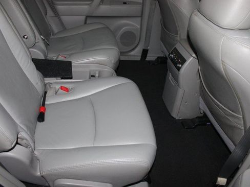 Used 2012 Toyota Highlander FWD w/ Tech Pkg image 6
