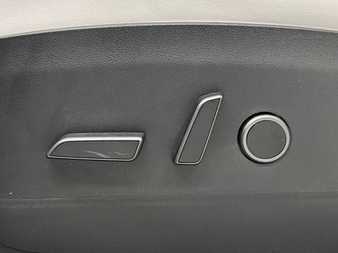 Used 2022 Tesla Model Y Long Range image 11