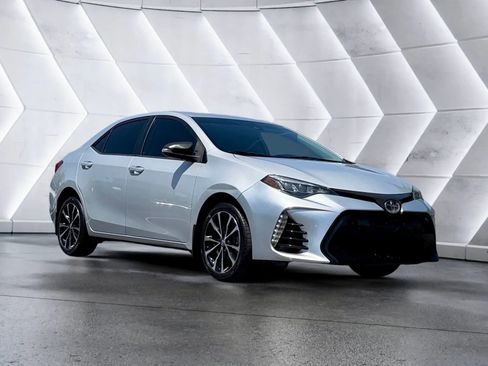 Used 2019 Toyota Corolla XSE FWD image 3