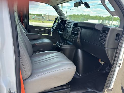 Used 2018 Chevrolet Express 2500 w/ Driver Convenience Package RWD image 22