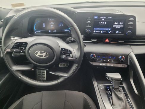 Used 2025 Hyundai Elantra Sport FWD image 22