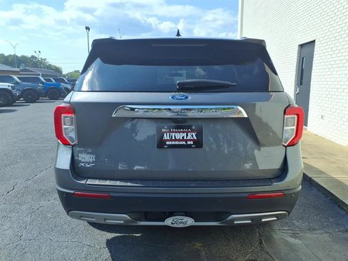 Used 2024 Ford Explorer XLT w/ Equipment Group 202A RWD image 4