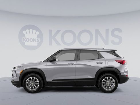 Used 2024 Chevrolet TrailBlazer LS image 2