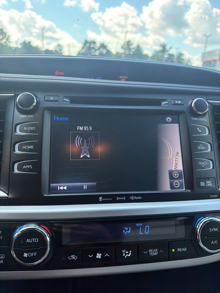Used 2019 Toyota Highlander XLE AWD/4WD image 15
