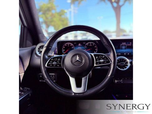 Used 2023 Mercedes-Benz GLB 250 image 19