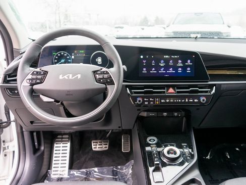 Used 2025 Kia Niro Wave w/ Wave Preserve Package image 15