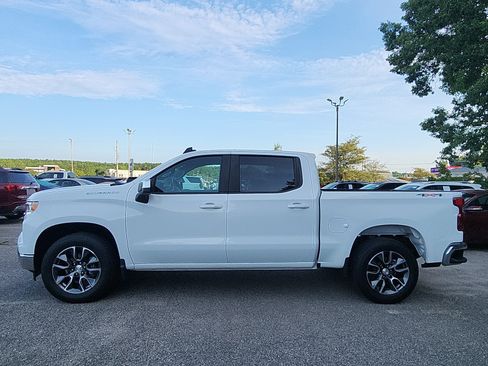 Used 2023 Chevrolet Silverado 1500 LT AWD/4WD image 2