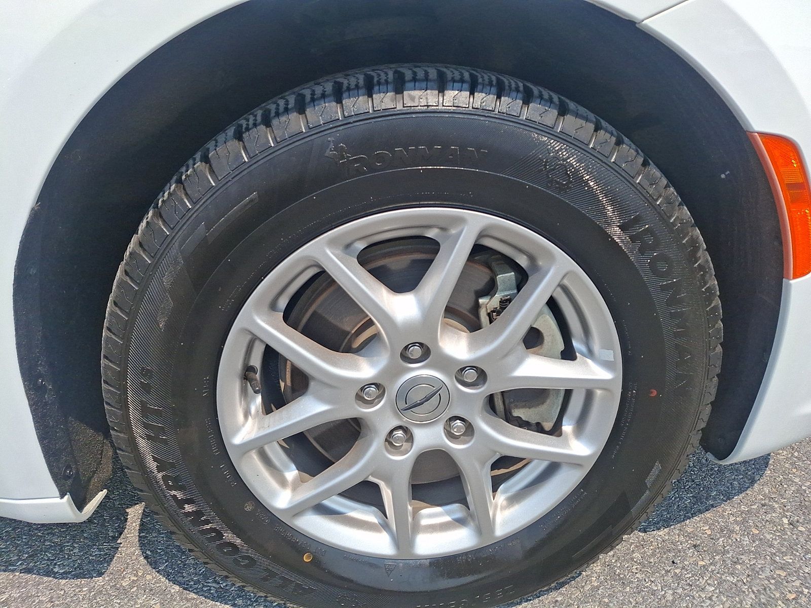 Used 2024 Chrysler Pacifica Touring-L FWD image 8