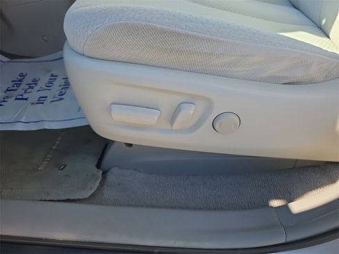 Used 2011 Toyota Sienna LE image 13