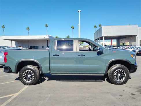 Used 2025 Chevrolet Silverado 1500 ZR2 w/ Technology Package image 34