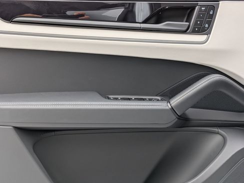 New 2025 Porsche Cayenne Turbo image 13