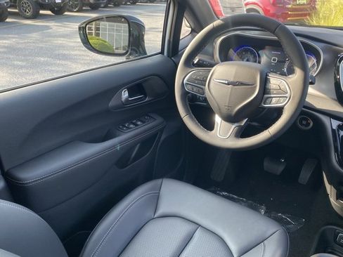 New 2026 Chrysler Voyager LX image 34