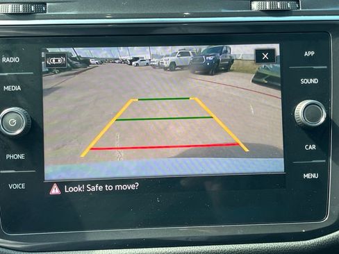 Used 2022 Volkswagen Tiguan SE R-Line image 24