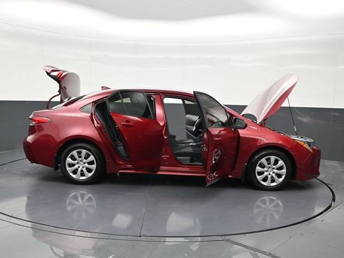 Used 2025 Toyota Corolla LE FWD image 35