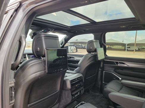 Used 2024 Jeep Wagoneer Series II AWD/4WD image 16