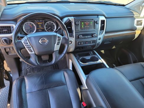 Used 2019 Nissan Titan SL w/ Chrome Package image 8