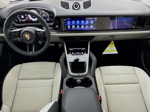 Certified 2026 Porsche Cayenne GTS AWD/4WD image 29