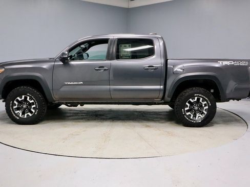 Used 2020 Toyota Tacoma TRD Off-Road w/ Technology Package image 7