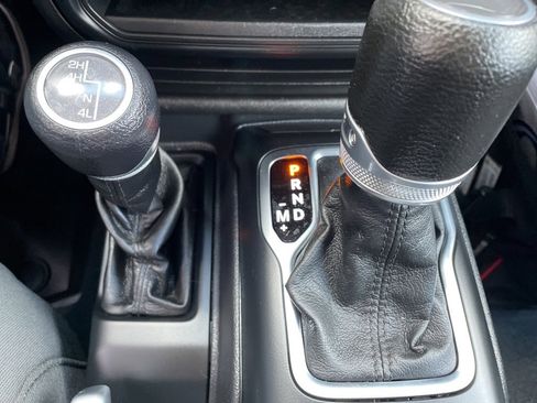 Used 2022 Jeep Gladiator Sport image 20