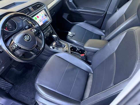 Used 2018 Volkswagen Tiguan SE image 2