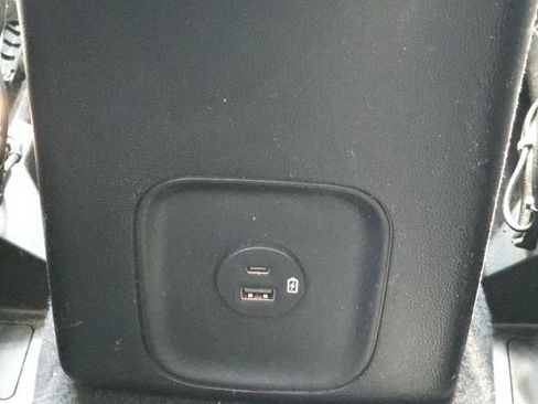 Used 2020 Ford Escape SE image 21