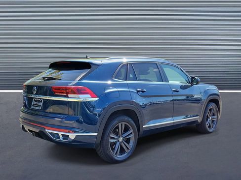 Used 2021 Volkswagen Atlas Cross Sport SE w/ Panoramic Sunroof Package FWD image 3