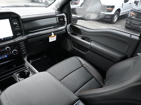 New 2026 Ford F250 Lariat w/ Black Appearance Package AWD/4WD image 32
