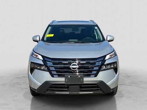 Used 2024 Nissan Rogue SV w/ SV Premium Package AWD/4WD image 2