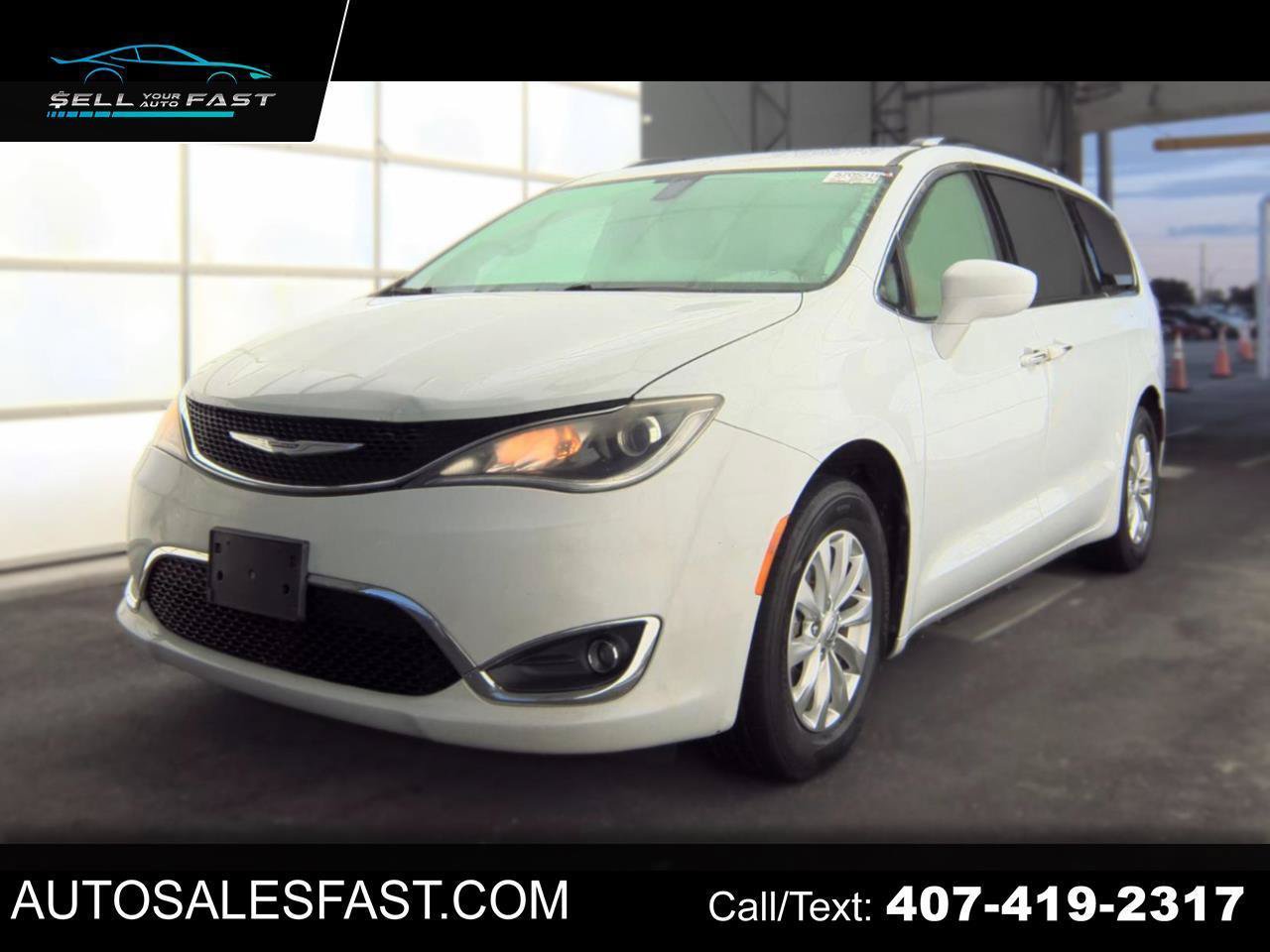 Used 2019 Chrysler Pacifica Touring-L FWD image 1