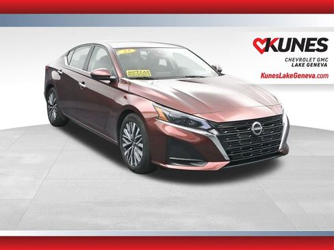 Used 2023 Nissan Altima 2.5 SV image 3