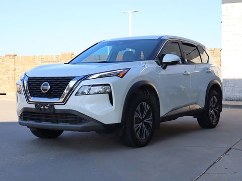 Used 2021 Nissan Rogue SV FWD image 2