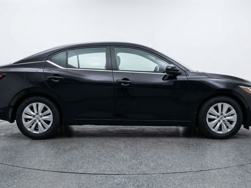 Used 2025 Nissan Sentra S FWD image 11